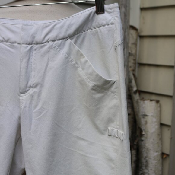 Under Armour Performance Stretch White Golf Tee Holder Shorts Sz 6 - Picture 3 of 7